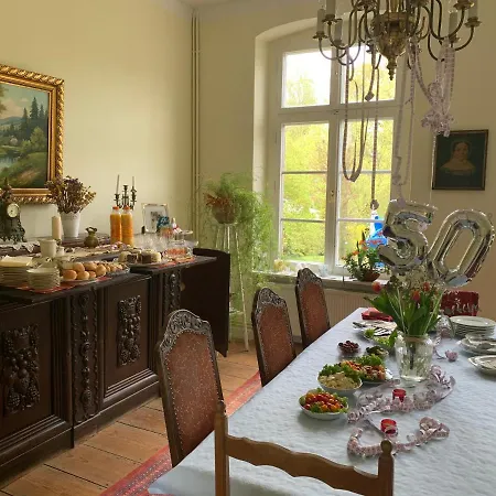 Gutshaus Schwarzenhof * Dargun