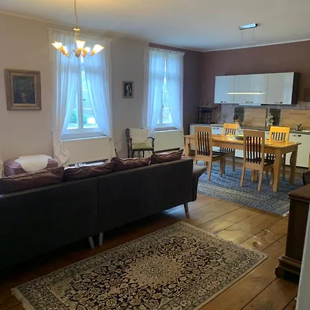 Gutshaus Schwarzenhof * Dargun