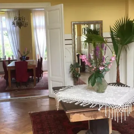 Gutshaus Schwarzenhof * Dargun