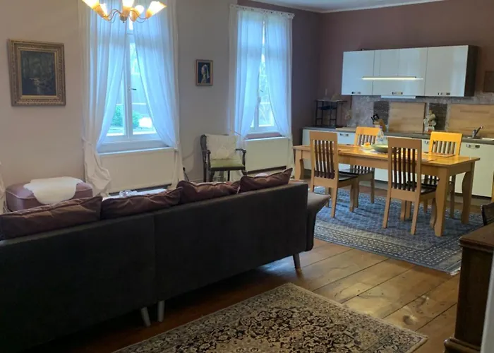 Gutshaus Schwarzenhof * Dargun